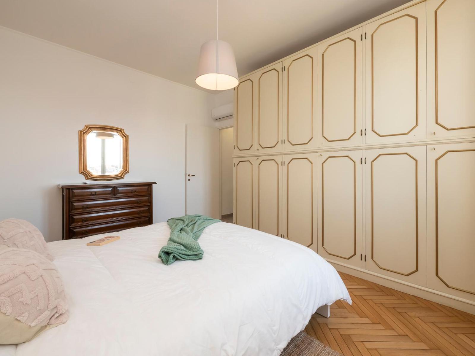 Xenia Apartments - Newly Renovated Apartment Милано Екстериор снимка