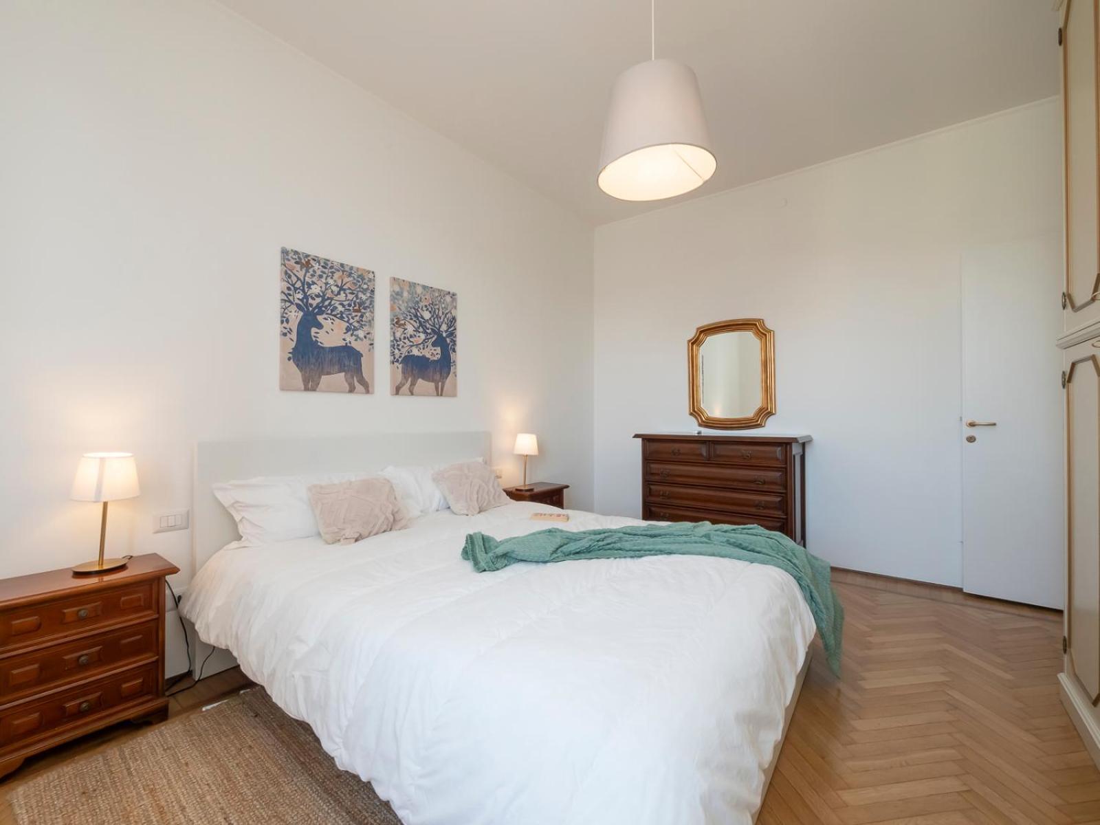 Xenia Apartments - Newly Renovated Apartment Милано Екстериор снимка