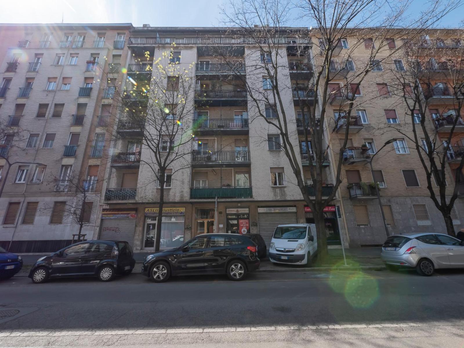 Xenia Apartments - Newly Renovated Apartment Милано Екстериор снимка