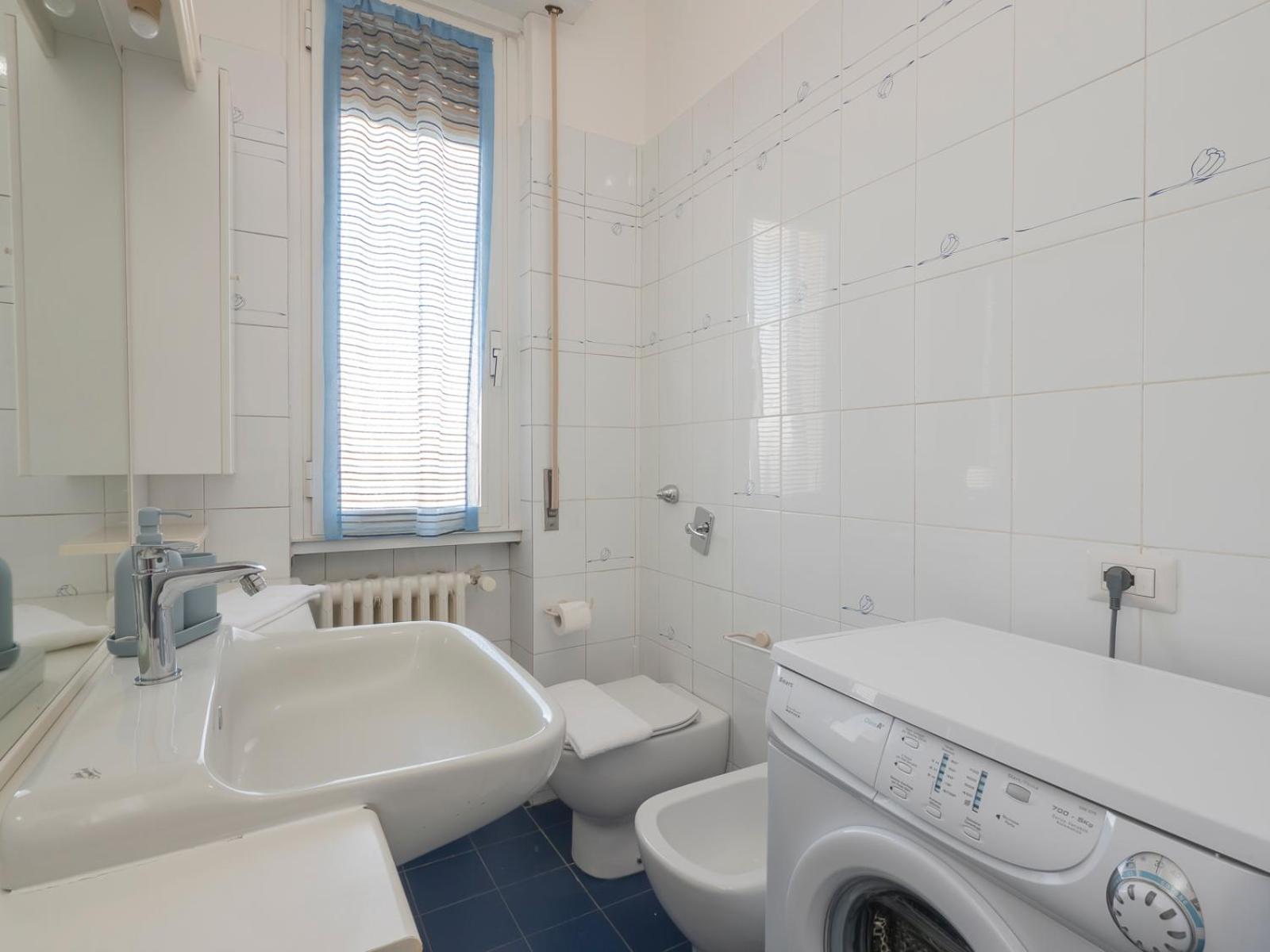 Xenia Apartments - Newly Renovated Apartment Милано Екстериор снимка